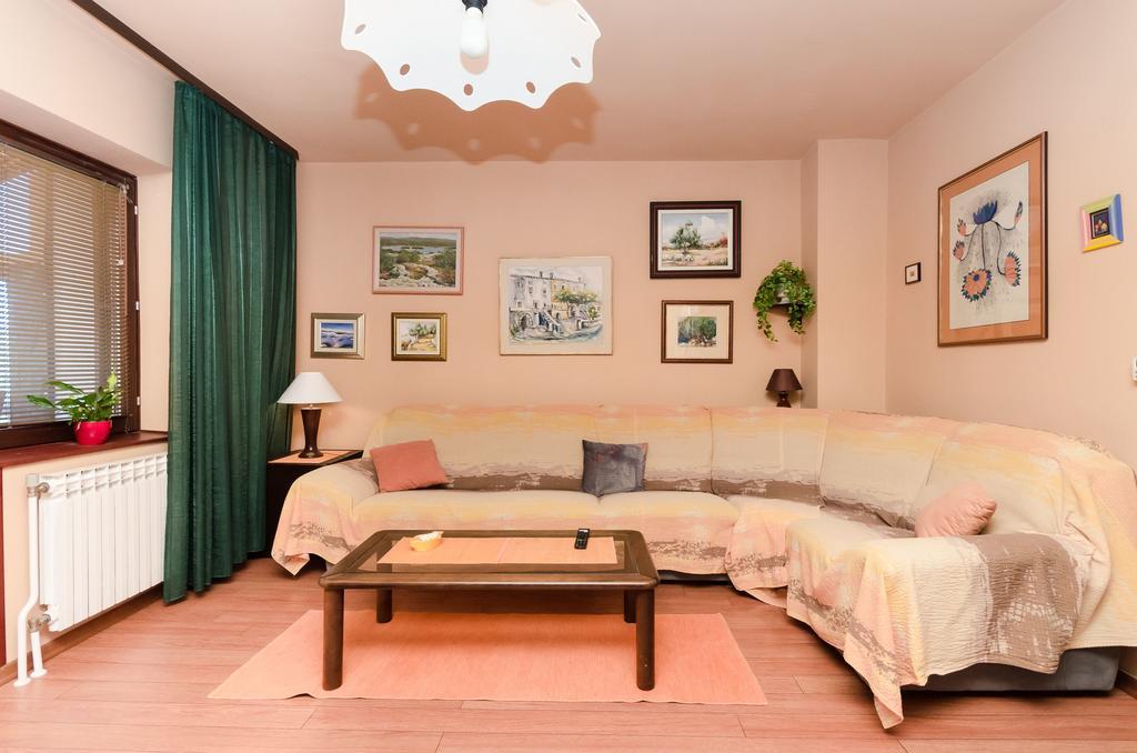 Apartment Bozena ปูนัต ภายนอก รูปภาพ